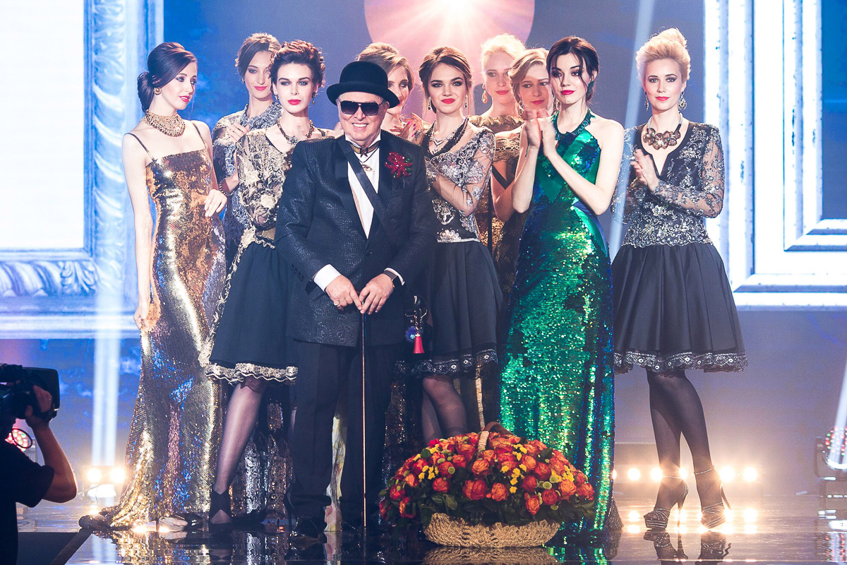 Ольга Корнева родилась и выросла во Владимире. Когда-то она хотела связать свою жизнь с художественной гимнастикой, но судьба распорядилась иначе. Девушка уже много лет работает в Доме моды Вячеслава Зайцева