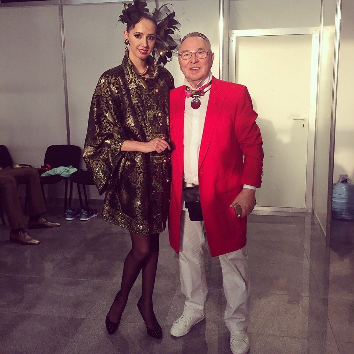 Ольга Корнева родилась и выросла во Владимире. Когда-то она хотела связать свою жизнь с художественной гимнастикой, но судьба распорядилась иначе. Девушка уже много лет работает в Доме моды Вячеслава Зайцева