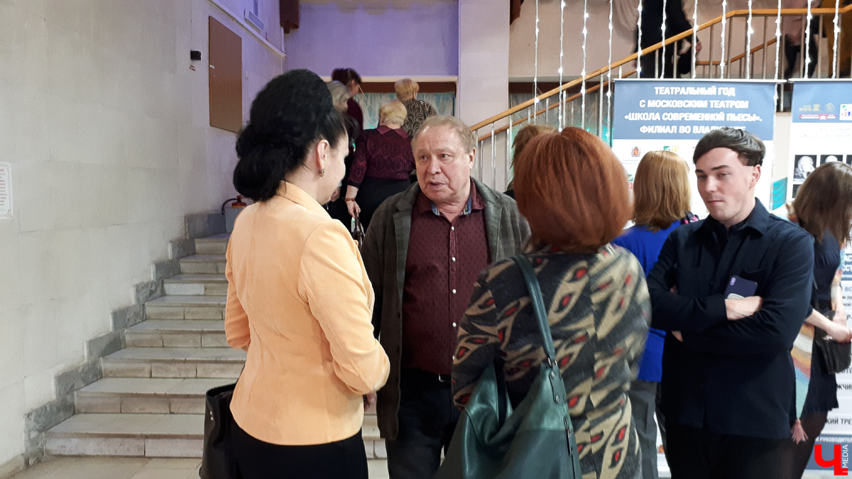 16 марта в ОДКиИ прошла постановка «Спасти камер-юнкера Пушкина». Это первый из 7 спектаклей, которые во Владимире намерена сыграть труппа московского театра «Школа современной пьесы»