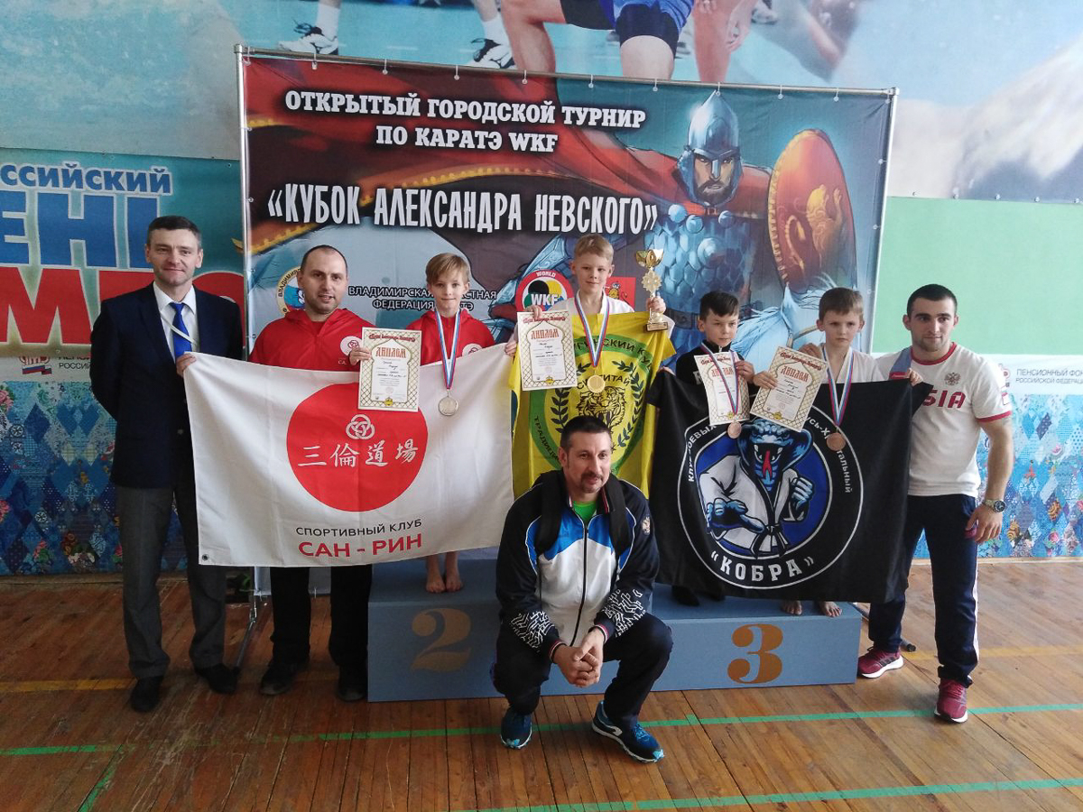 Что такое каратэ? С какого возраста дети могут ходить на тренировки? Что важнее — нацеленность на спортивные победы или возможность постоять за себя на улице? На все вопросы, связанные с этим видом боевых искусств, ответил вице-президент организации «Спортивный клуб „САН-РИН“» Александр Кузьмин