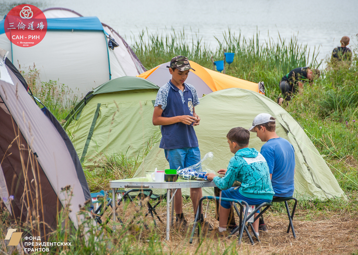 Что такое каратэ? С какого возраста дети могут ходить на тренировки? Что важнее — нацеленность на спортивные победы или возможность постоять за себя на улице? На все вопросы, связанные с этим видом боевых искусств, ответил вице-президент организации «Спортивный клуб „САН-РИН“» Александр Кузьмин