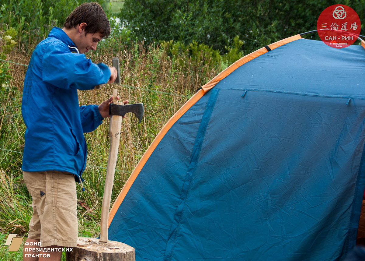 Что такое каратэ? С какого возраста дети могут ходить на тренировки? Что важнее — нацеленность на спортивные победы или возможность постоять за себя на улице? На все вопросы, связанные с этим видом боевых искусств, ответил вице-президент организации «Спортивный клуб „САН-РИН“» Александр Кузьмин