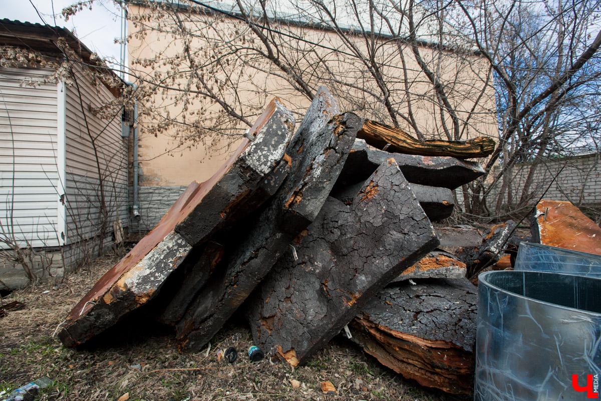Михаил Мойсеянчик провел для нас необычную экскурсию по центру Владимира. Обратили внимание на яркие контрасты городского быта