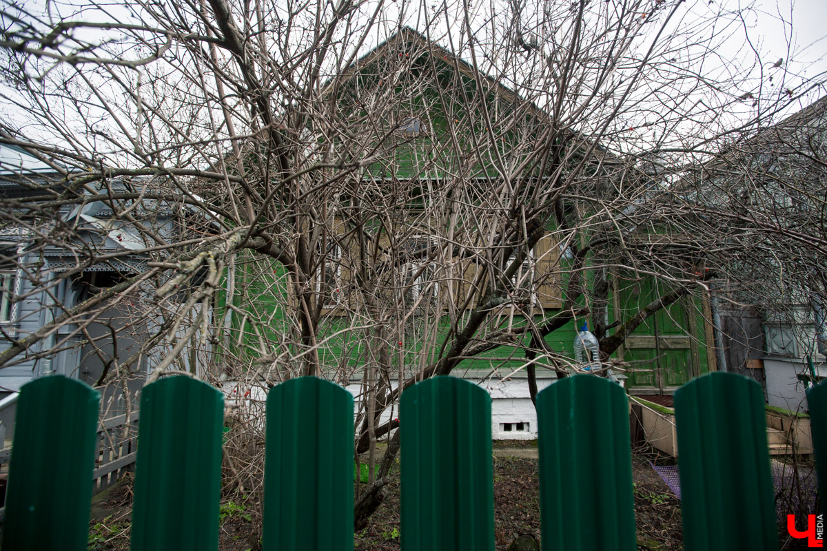 Михаил Мойсеянчик провел для нас необычную экскурсию по центру Владимира. Обратили внимание на яркие контрасты городского быта