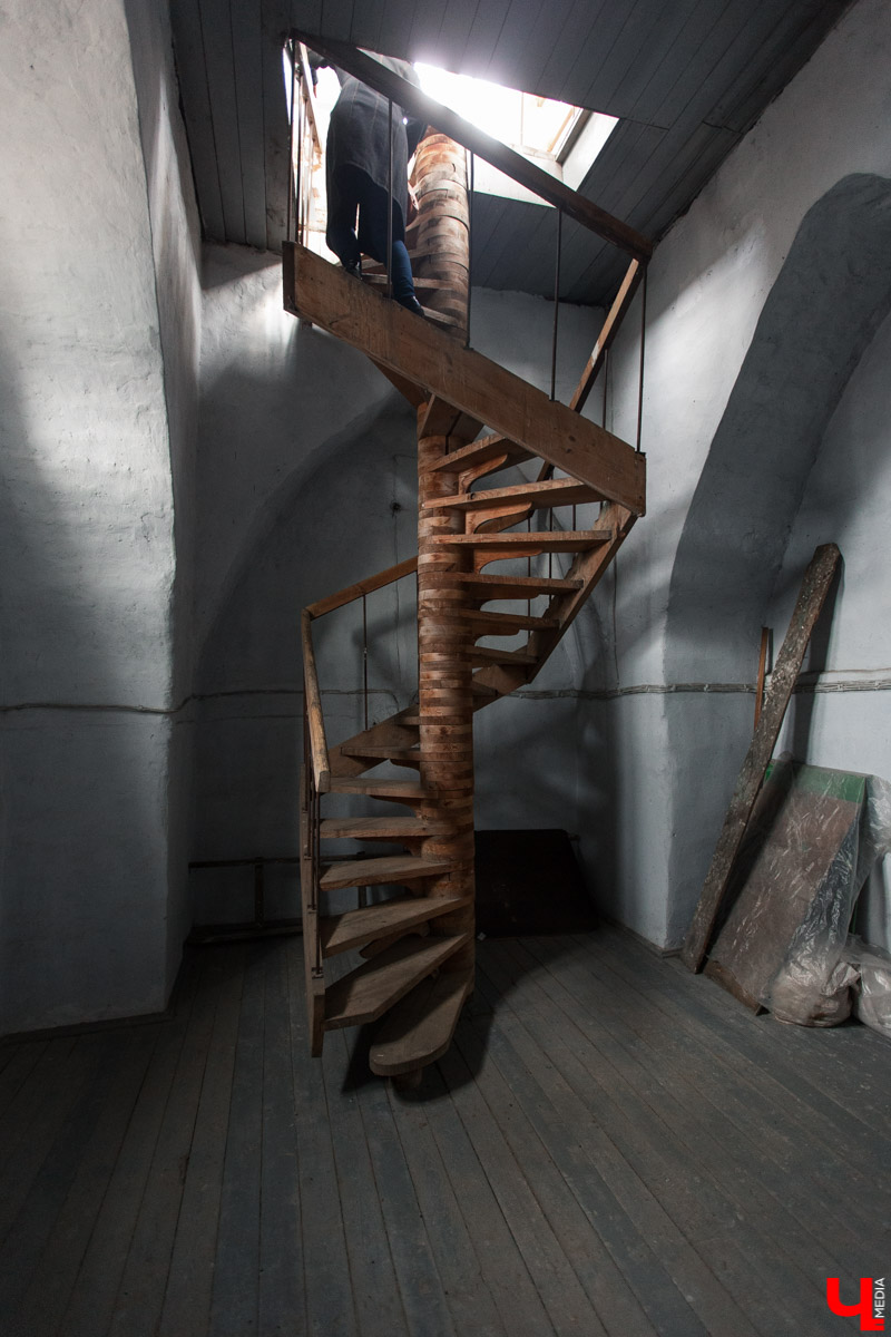 Михаил Мойсеянчик провел для нас необычную экскурсию по центру Владимира. Обратили внимание на яркие контрасты городского быта