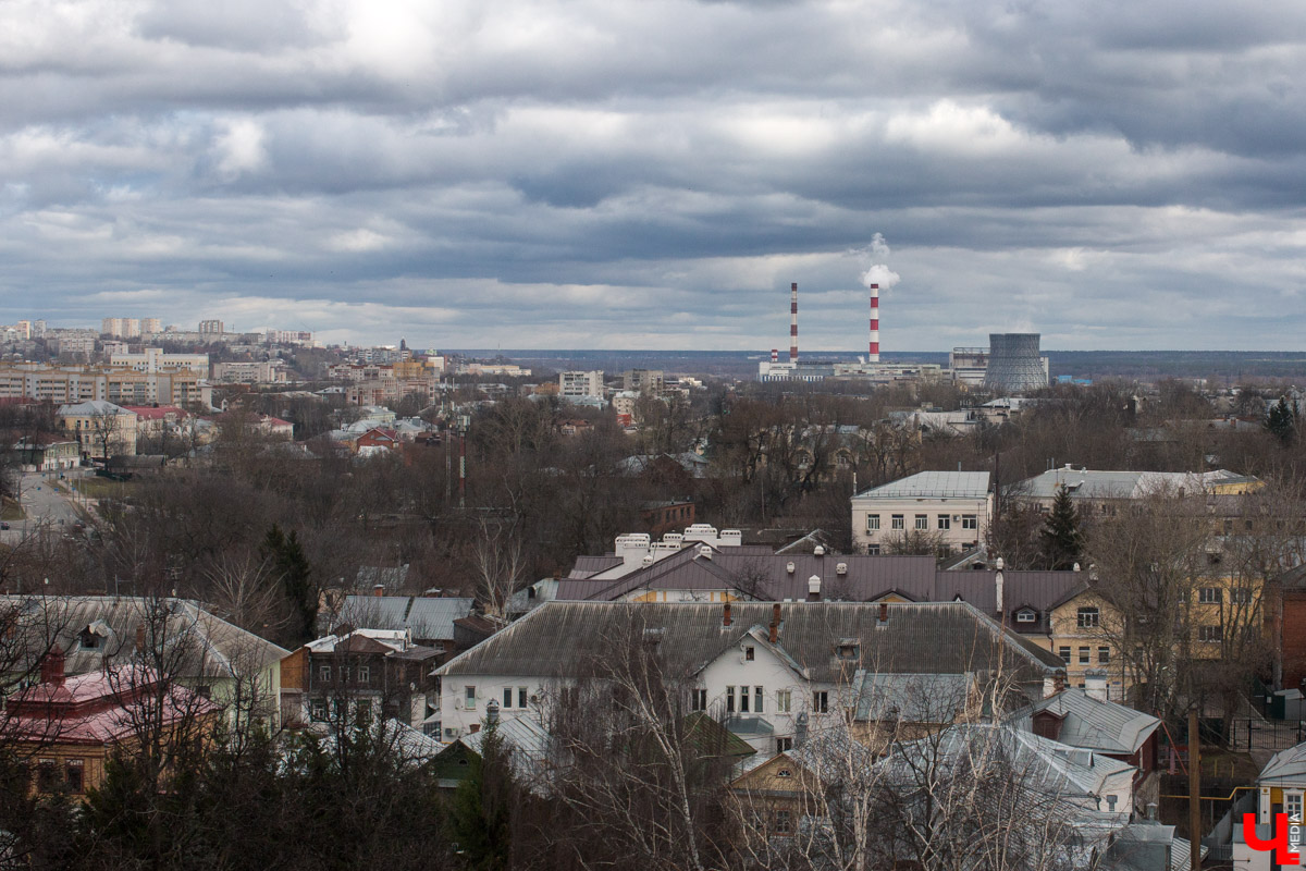 Михаил Мойсеянчик провел для нас необычную экскурсию по центру Владимира. Обратили внимание на яркие контрасты городского быта