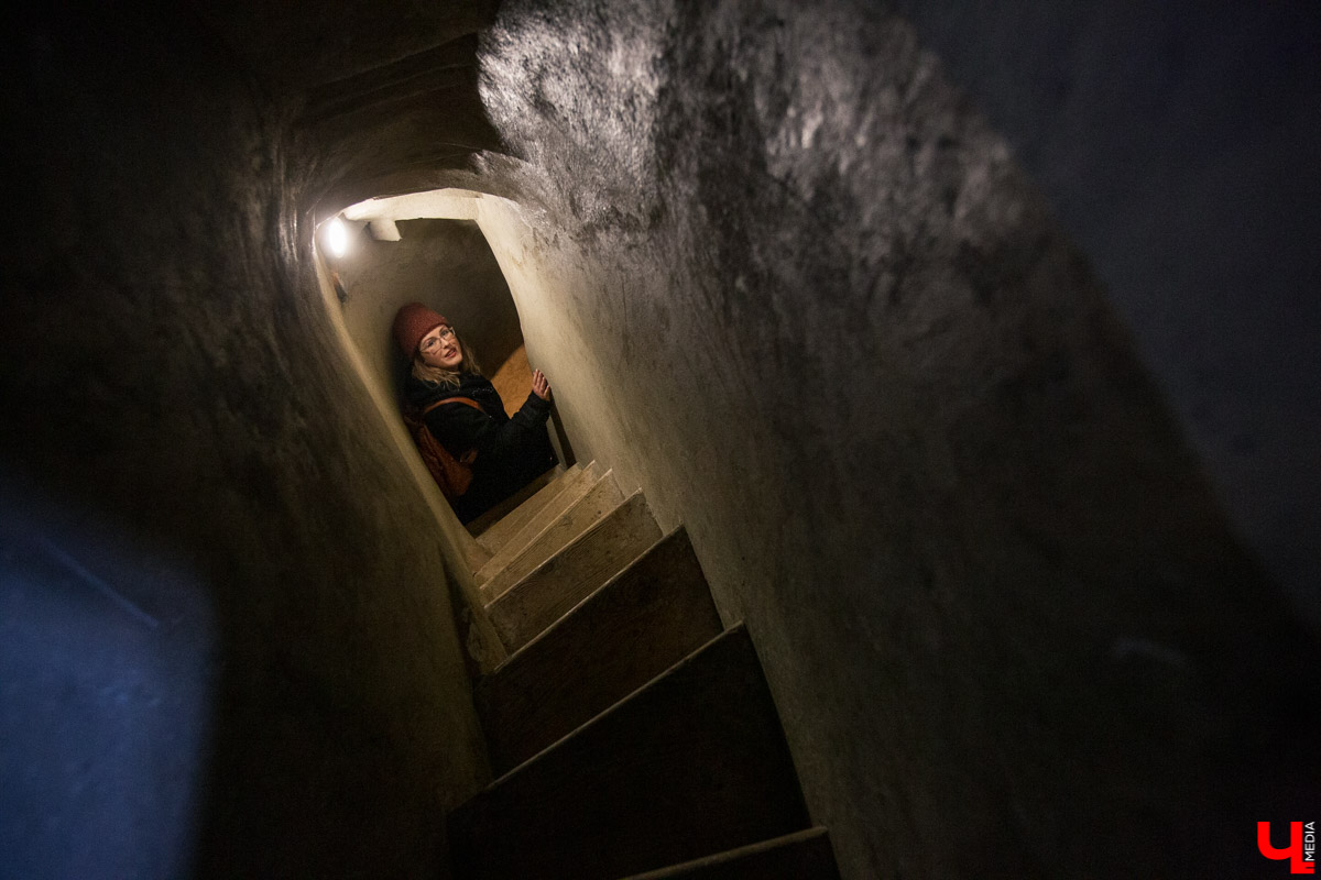 Михаил Мойсеянчик провел для нас необычную экскурсию по центру Владимира. Обратили внимание на яркие контрасты городского быта