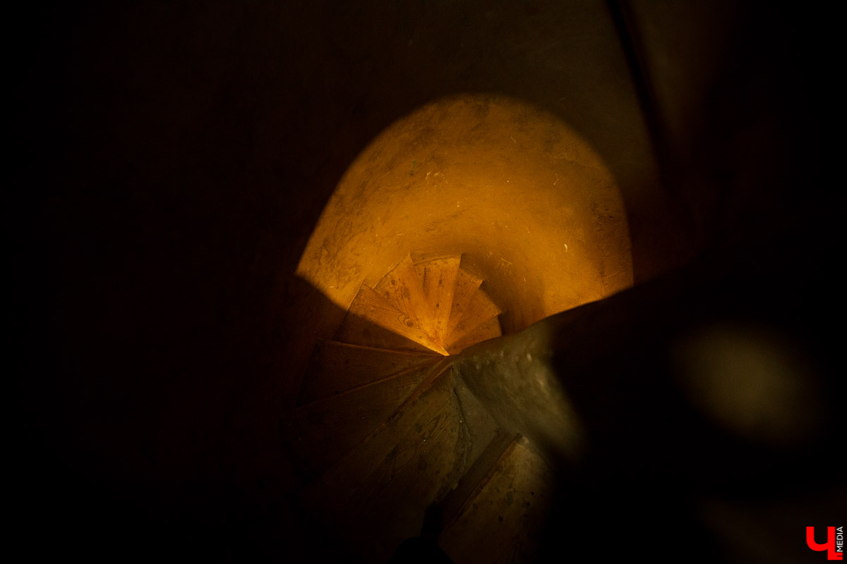 Михаил Мойсеянчик провел для нас необычную экскурсию по центру Владимира. Обратили внимание на яркие контрасты городского быта