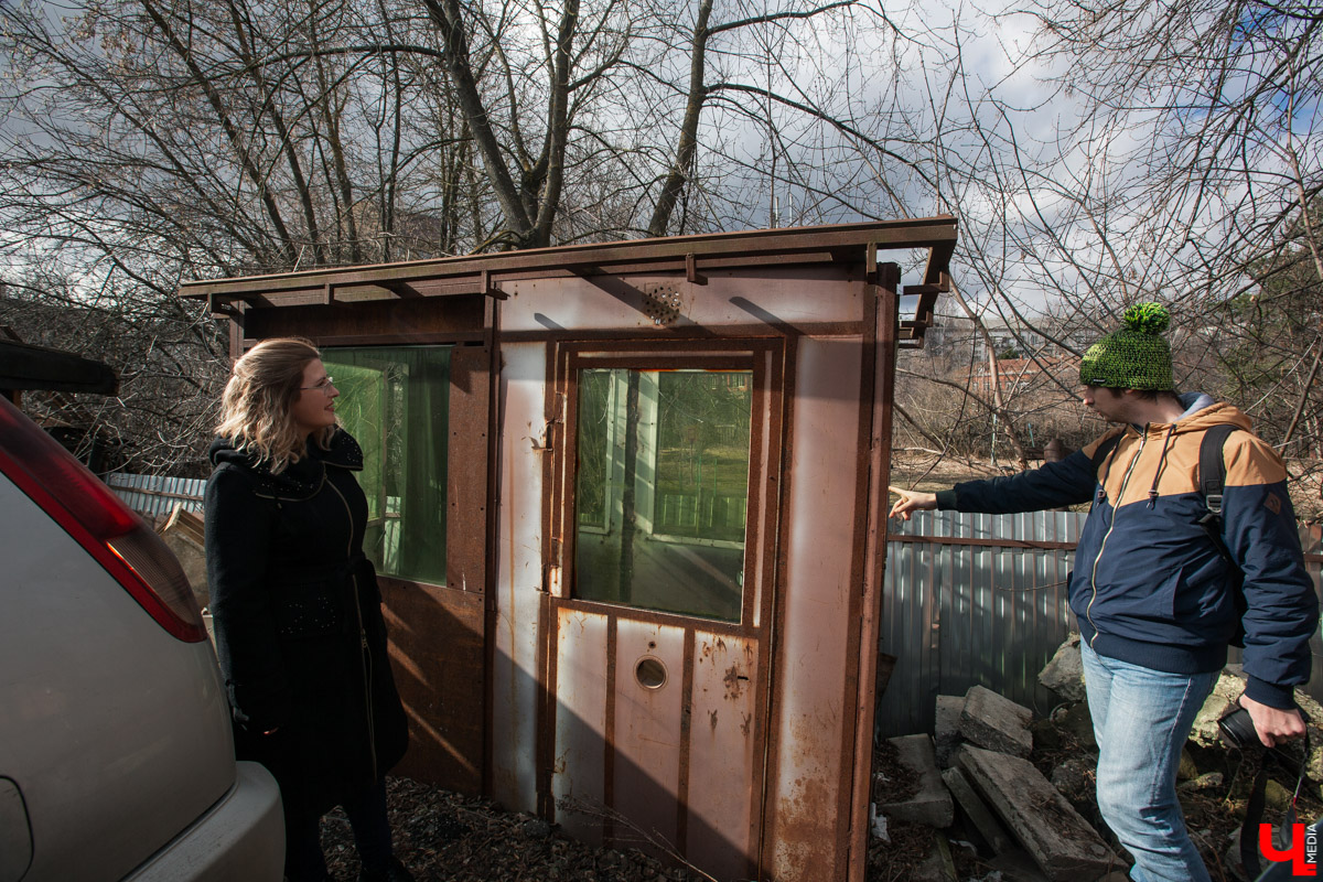 Михаил Мойсеянчик провел для нас необычную экскурсию по центру Владимира. Обратили внимание на яркие контрасты городского быта