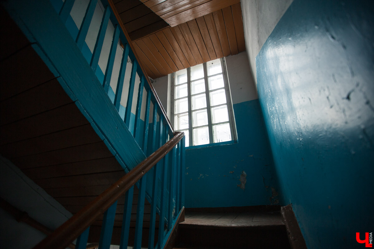 Михаил Мойсеянчик провел для нас необычную экскурсию по центру Владимира. Обратили внимание на яркие контрасты городского быта