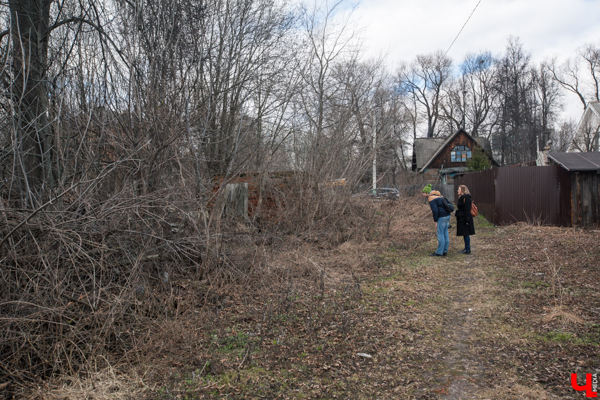 Михаил Мойсеянчик провел для нас необычную экскурсию по центру Владимира. Обратили внимание на яркие контрасты городского быта