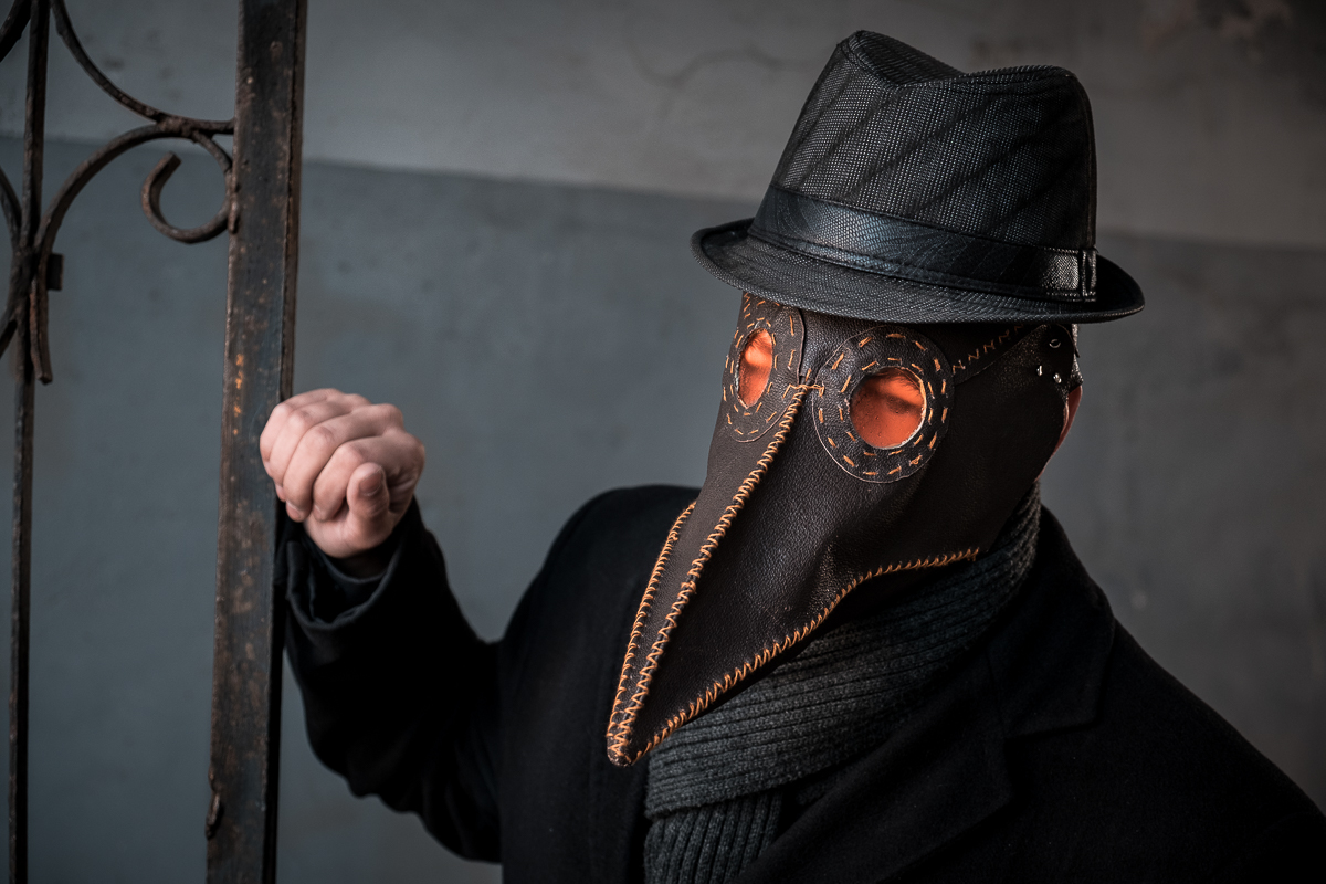 Вы все еще паникуете? Тогда Чумной доктор идет к вам!