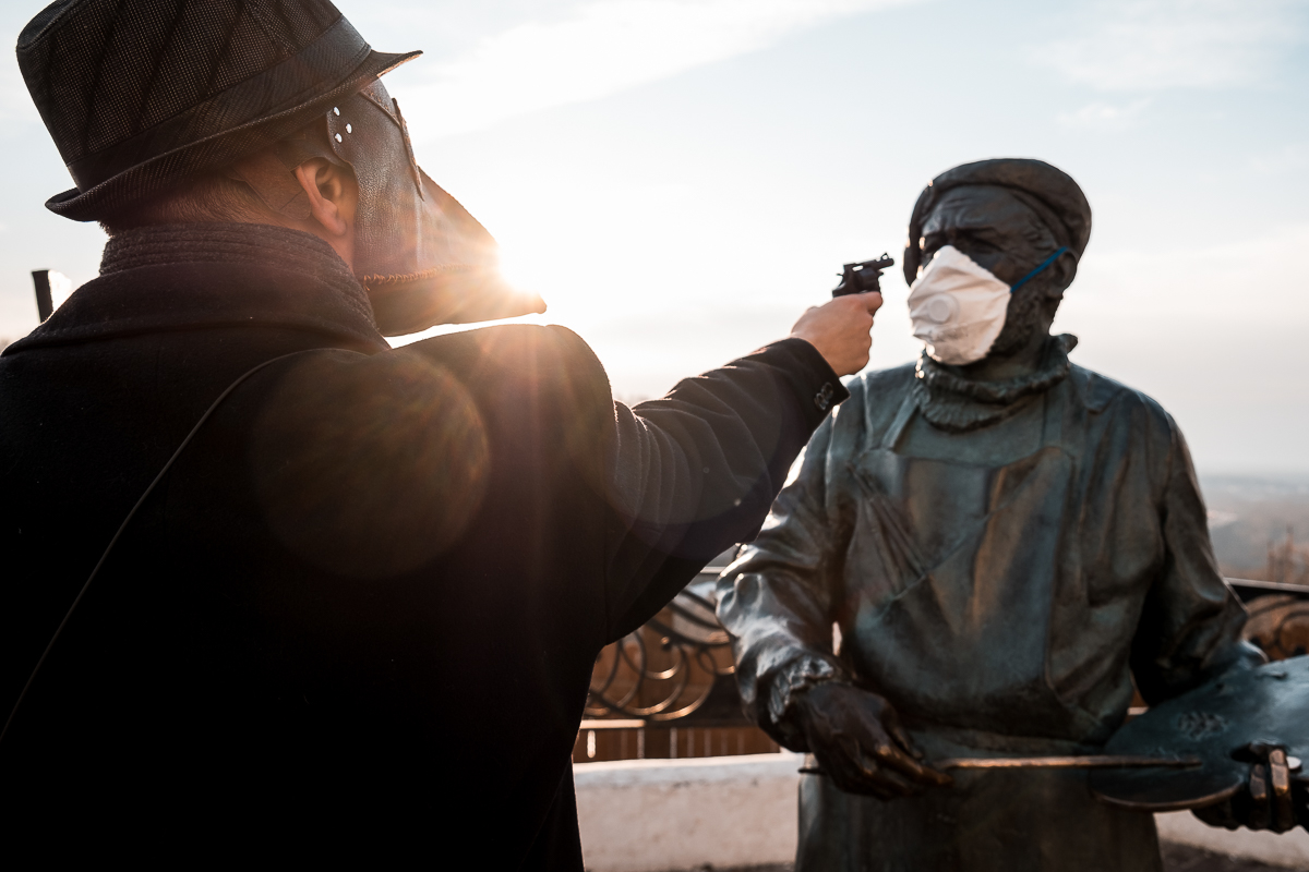 Вы все еще паникуете? Тогда Чумной доктор идет к вам!