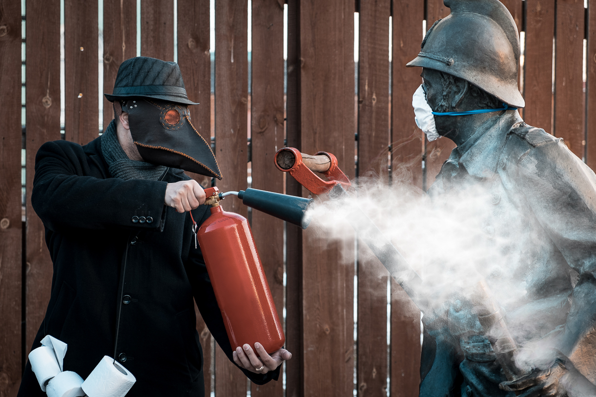 Вы все еще паникуете? Тогда Чумной доктор идет к вам!