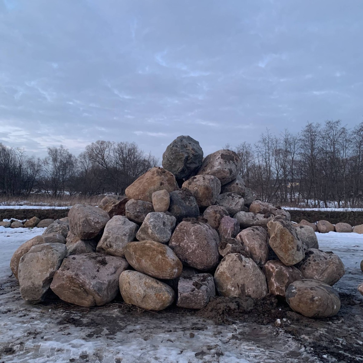 В Киржаче планируется открытие необычного «Музея ледниковых камней» под открытым небом. Это новый и неожиданный объект в духе ленд-арта — произведение, созданное самой природой и ограненное руками человека