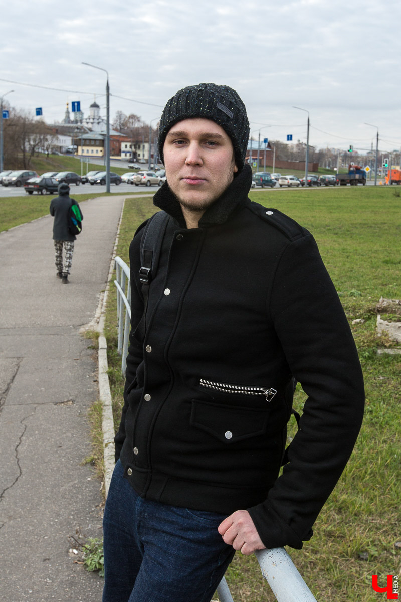 Краевед и коллекционер ретро-фото Александр Пронин составил для “Ключ-Медиа” подборку весенних снимков. Владимир в разные годы 20-го века. Причем все кадры - цветные