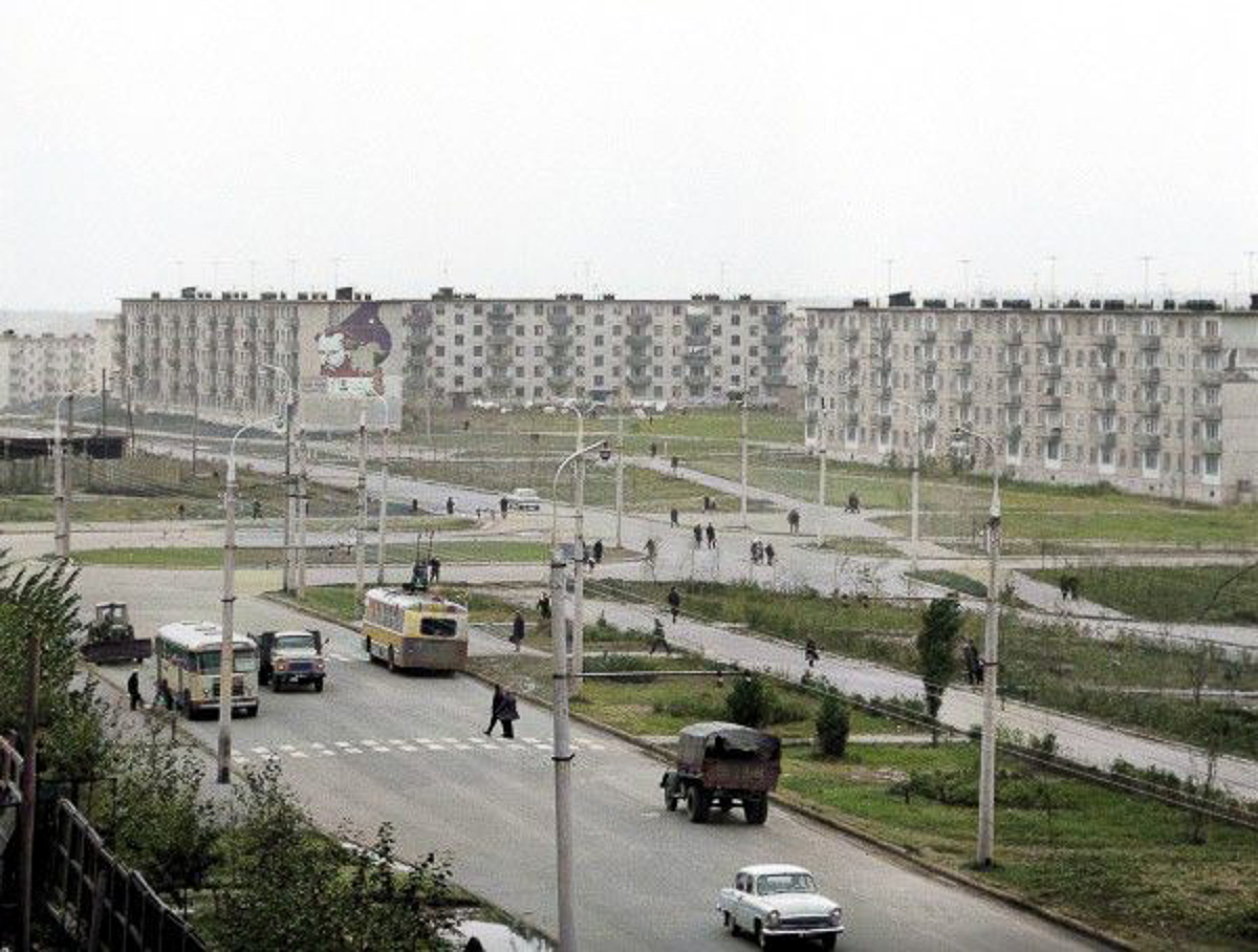 Краевед и коллекционер ретро-фото Александр Пронин составил для “Ключ-Медиа” подборку весенних снимков. Владимир в разные годы 20-го века. Причем все кадры - цветные