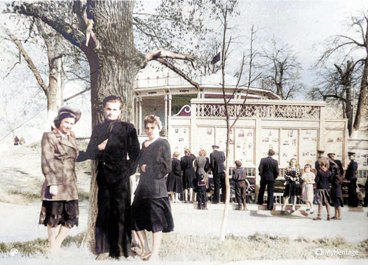 Краевед и коллекционер ретро-фото Александр Пронин составил для “Ключ-Медиа” подборку весенних снимков. Владимир в разные годы 20-го века. Причем все кадры - цветные