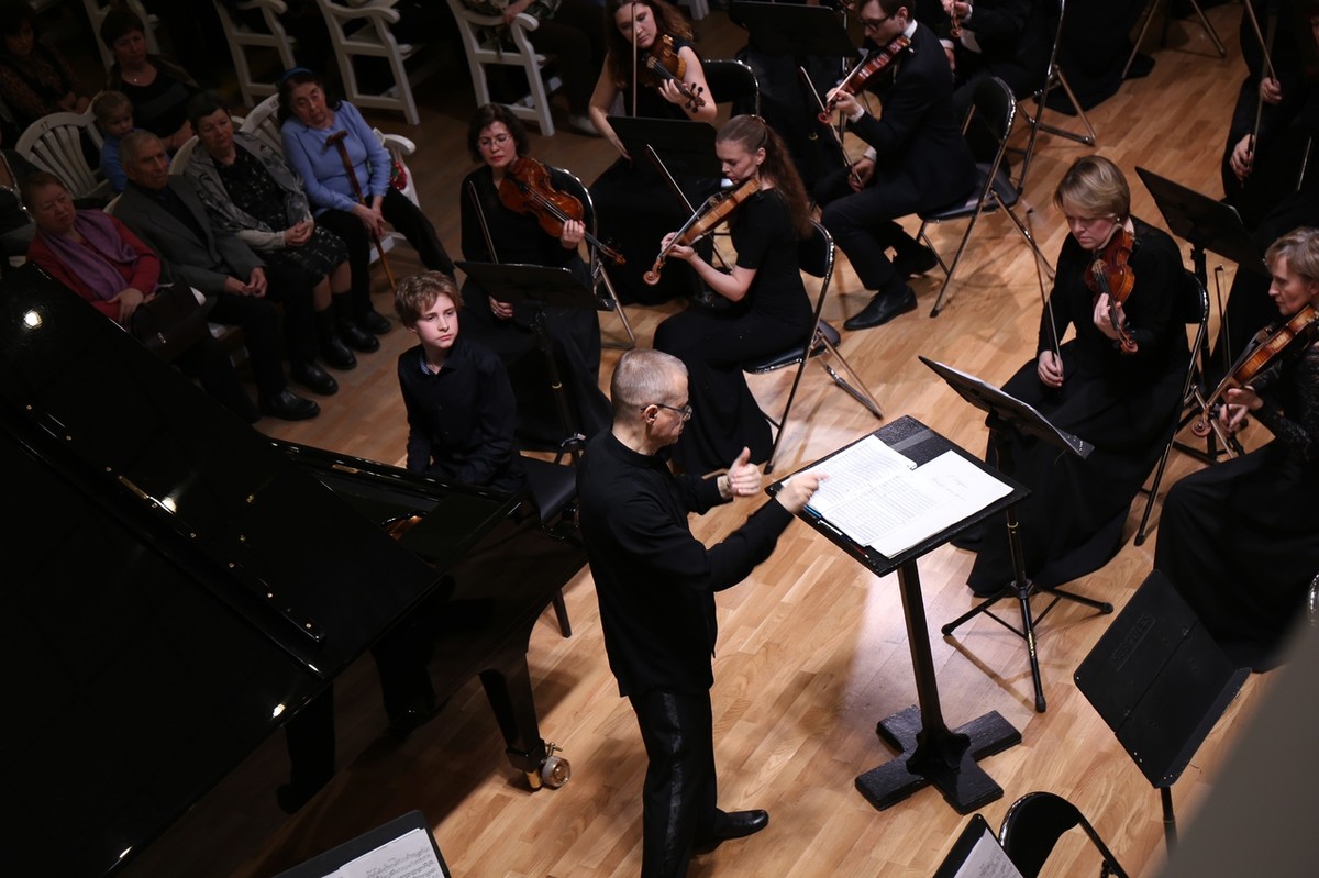 С приходом коронавируса в Россию регионы адаптируются к новому образу жизни. Во Владимире, например, ввели “режим повышенной готовности”, и теперь каждый выживает в нем, как может. Мы выяснили, что происходит в каждой сфере города в период пандемии