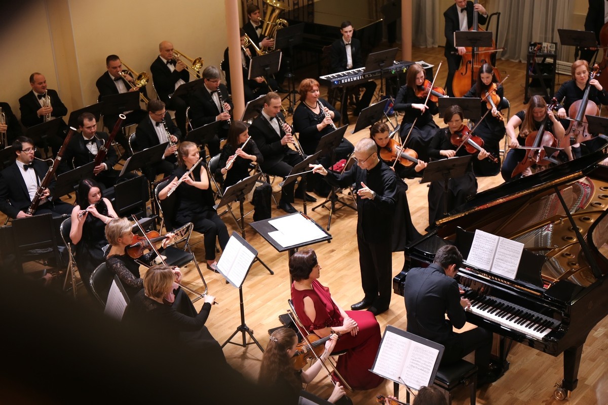 С приходом коронавируса в Россию регионы адаптируются к новому образу жизни. Во Владимире, например, ввели “режим повышенной готовности”, и теперь каждый выживает в нем, как может. Мы выяснили, что происходит в каждой сфере города в период пандемии