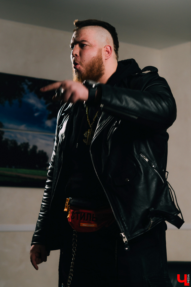 Первая пресс-конференция бойцов в рамках владимирского ютуб-шоу «HEADSHOT» была ох какой горячей. Как думаете, махали ли ребята кулаками до драки?