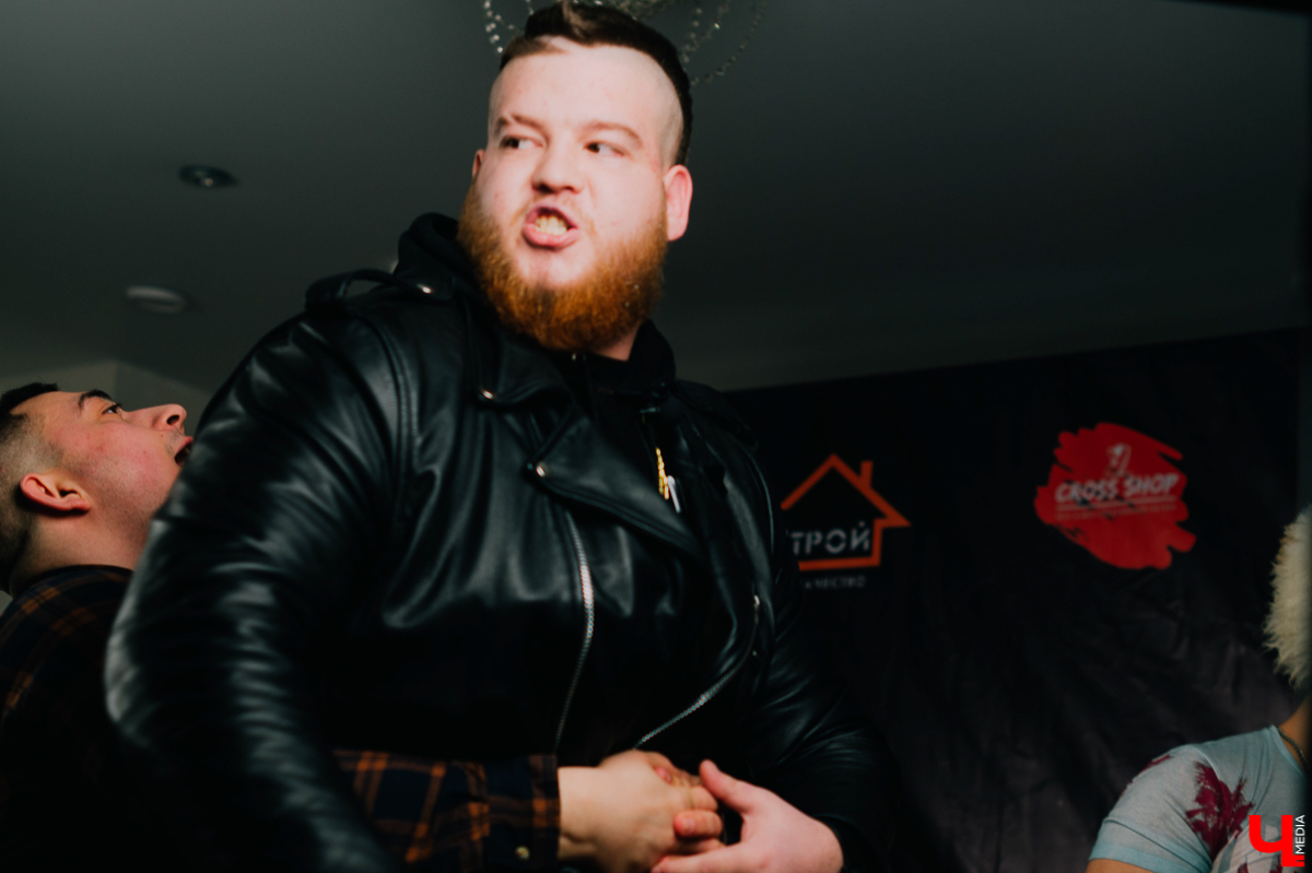 Первая пресс-конференция бойцов в рамках владимирского ютуб-шоу «HEADSHOT» была ох какой горячей. Как думаете, махали ли ребята кулаками до драки?