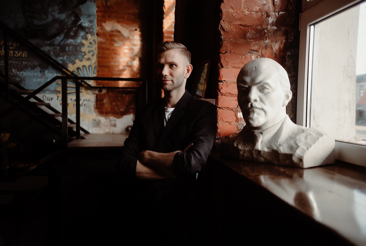 Олег Юрьевич — директор по развитию Gen87. Мы пообщались с ним о работе, бьюти-сфере и личном