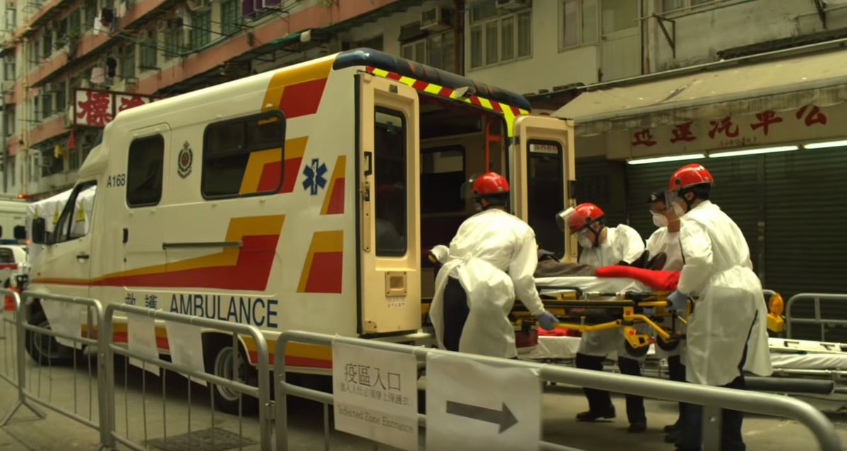 Что там с кинопремьерами, ждать ли новых сериалов и какие фильмы посмотреть во время самоизоляции? Блогер Илья Кролик все рассказал, показал и  топ-5 карантинных фильмов собрал