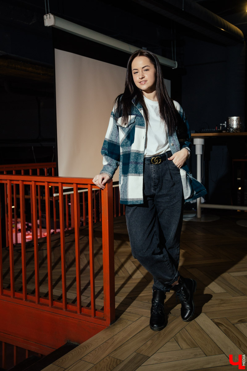 Владимирская танцовщица Вера Поповиченко рассказала о своей любви к пиджакам, минималистичным аксессуарам и oversize-вещам