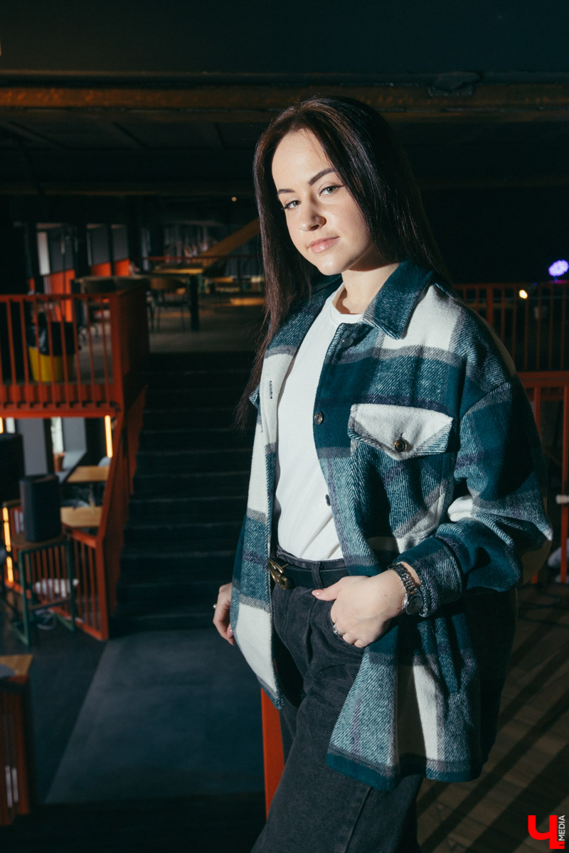 Владимирская танцовщица Вера Поповиченко рассказала о своей любви к пиджакам, минималистичным аксессуарам и oversize-вещам