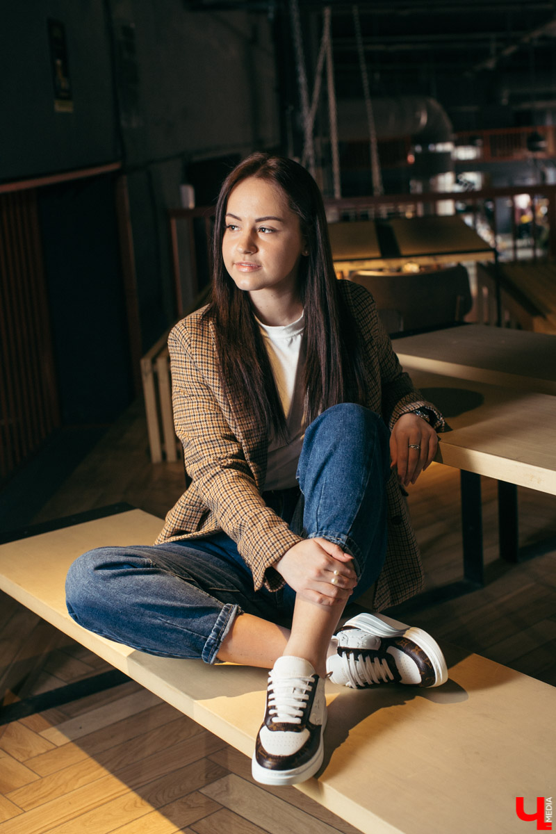 Владимирская танцовщица Вера Поповиченко рассказала о своей любви к пиджакам, минималистичным аксессуарам и oversize-вещам