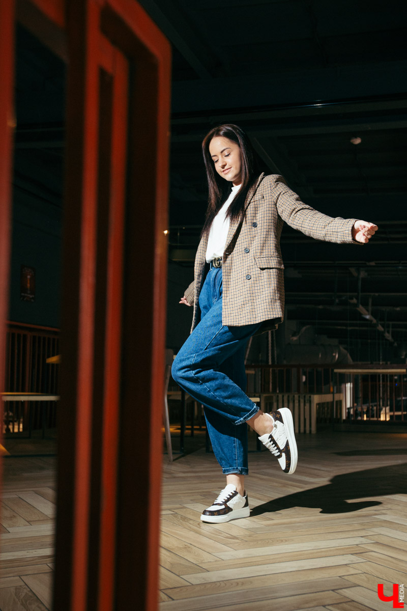 Владимирская танцовщица Вера Поповиченко рассказала о своей любви к пиджакам, минималистичным аксессуарам и oversize-вещам