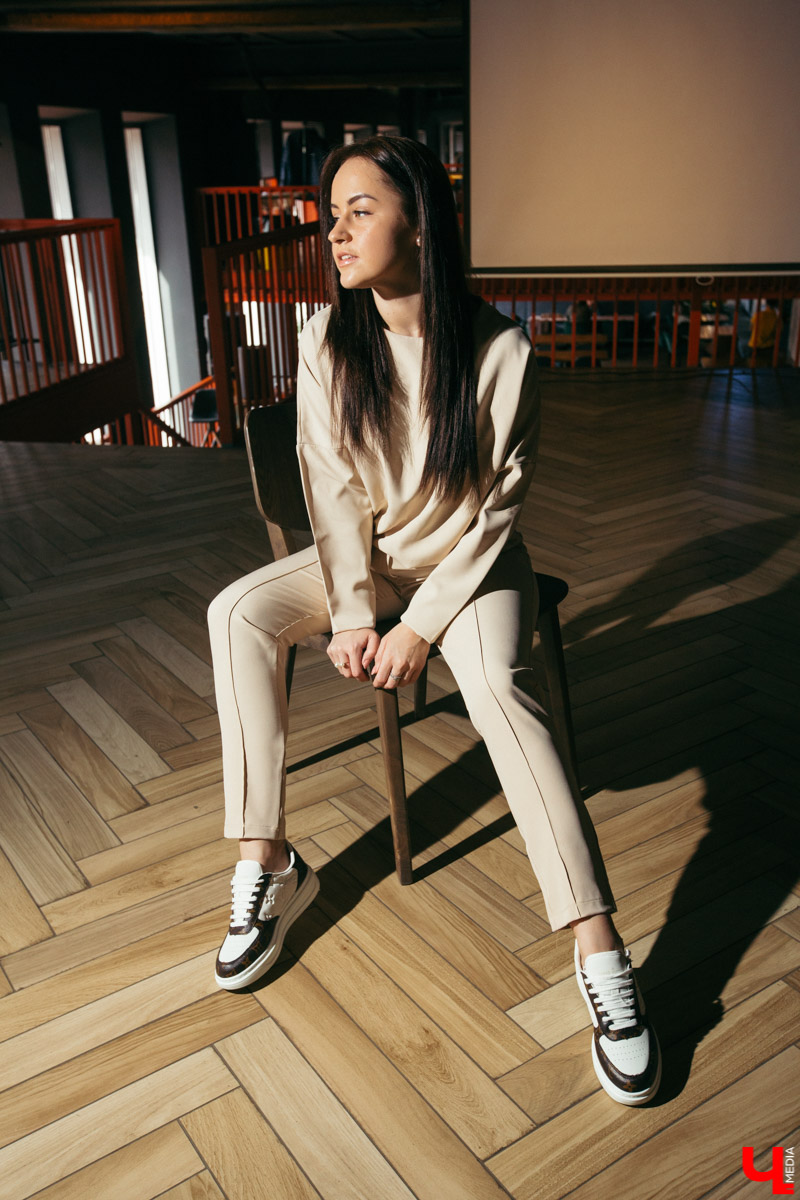 Владимирская танцовщица Вера Поповиченко рассказала о своей любви к пиджакам, минималистичным аксессуарам и oversize-вещам