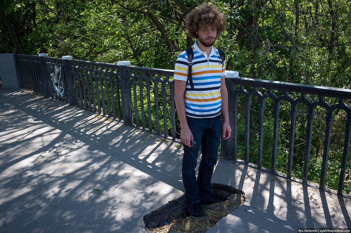 Илья Варламов планировал побывать во Владимире 28 марта, но визит отложил на неопределенный срок. Вместо этого блогер предложил новый онлайн-проект для нашего города