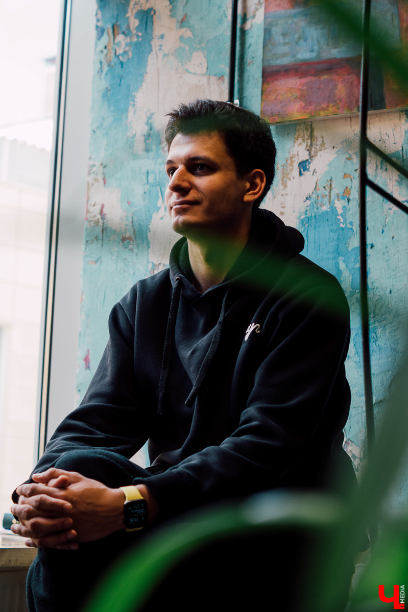 Тот случай, когда отчисление на последнем курсе университета не стало фатальным. История владимирца, который благодаря школьной газете и любви к Counter-Strike пошел в журналистику, позже став главным редактором «Афиши Daily»