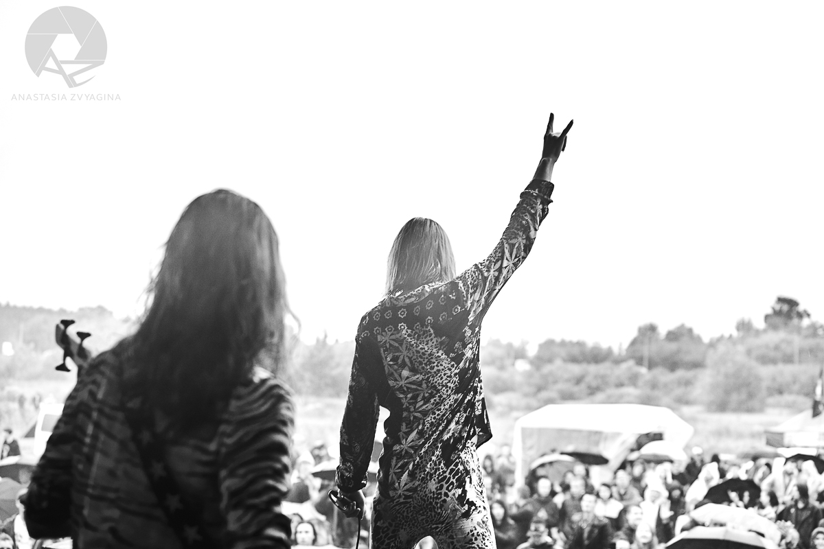 Группа Bosphorus Night – яркая звездочка на владимирской музыкальной сцене. Лосины и вызывающий макияж, мощные гитарные хуки, прилипчивые мелодии. Наконец, ставшая популярной у молодежи вечеринка имени себя, на которой бананы поливаются сливками, а музыкальные номера могут быть внезапно разбавлены настоящим стриптизом