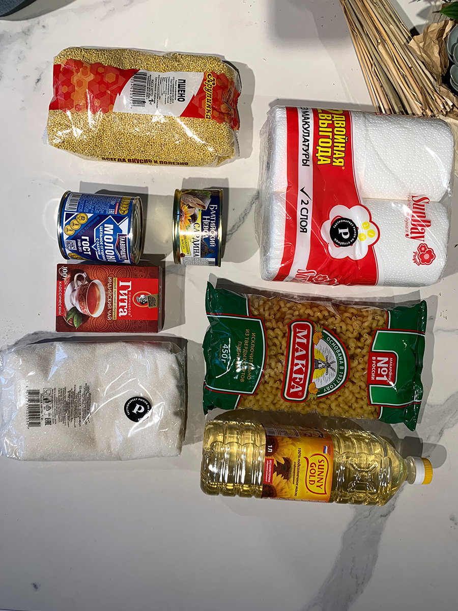 Гастромаркет «Рынок на Студеной» запустил благотворительную акцию. Во время карантина его сотрудники будут развозить бесплатные наборы продуктов для особо нуждающихся