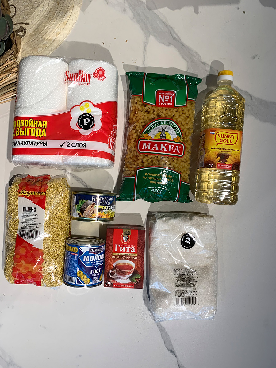 Гастромаркет «Рынок на Студеной» запустил благотворительную акцию. Во время карантина его сотрудники будут развозить бесплатные наборы продуктов для особо нуждающихся