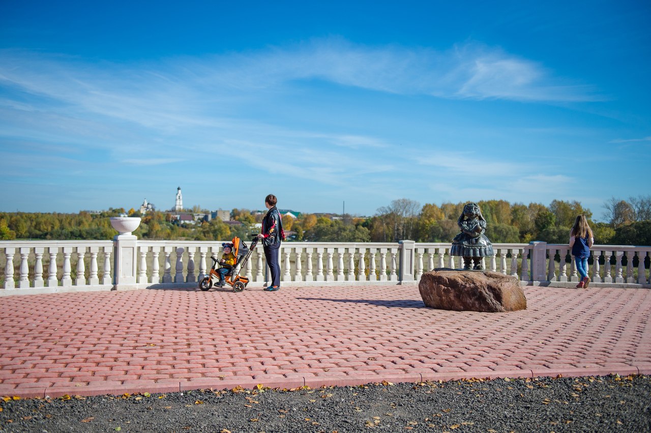 В Киржаче за 5 лет появилось более 20 новых локаций. Самая “свежая” - “Музей ледниковых камней”, которая открылась 4 апреля. Мы пообщались с автором глобального плана привлечения туристов в город - меценатом Евгением Федоровым