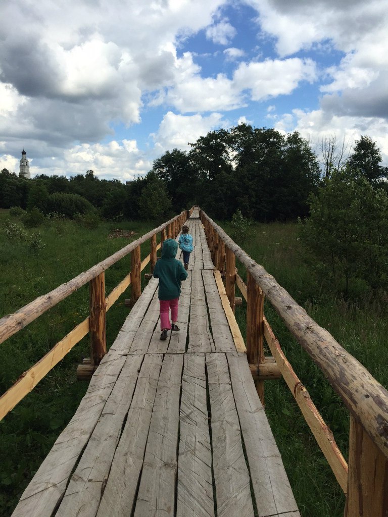 В Киржаче за 5 лет появилось более 20 новых локаций. Самая “свежая” - “Музей ледниковых камней”, которая открылась 4 апреля. Мы пообщались с автором глобального плана привлечения туристов в город - меценатом Евгением Федоровым