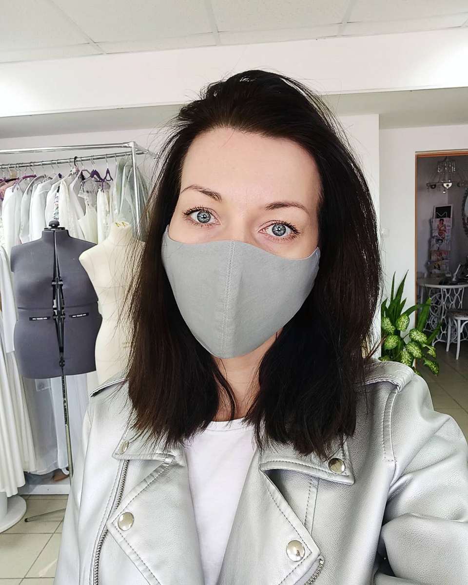 Красоте жертвы не нужны, что доказывает тренд на хэнд-мэйд маски. Разбираемся, безопасны они или же просто эффектны