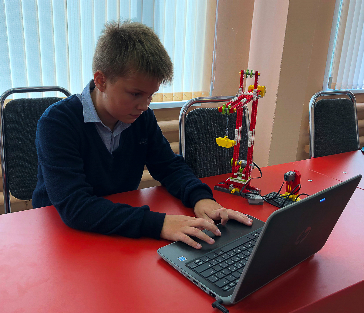 На время карантина школы закрыты, уроки проходят дистанционно. Как работает система? Первые впечатления родителей и педагогов