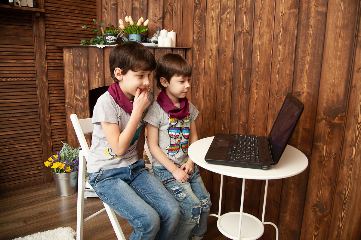 На время карантина школы закрыты, уроки проходят дистанционно. Как работает система? Первые впечатления родителей и педагогов