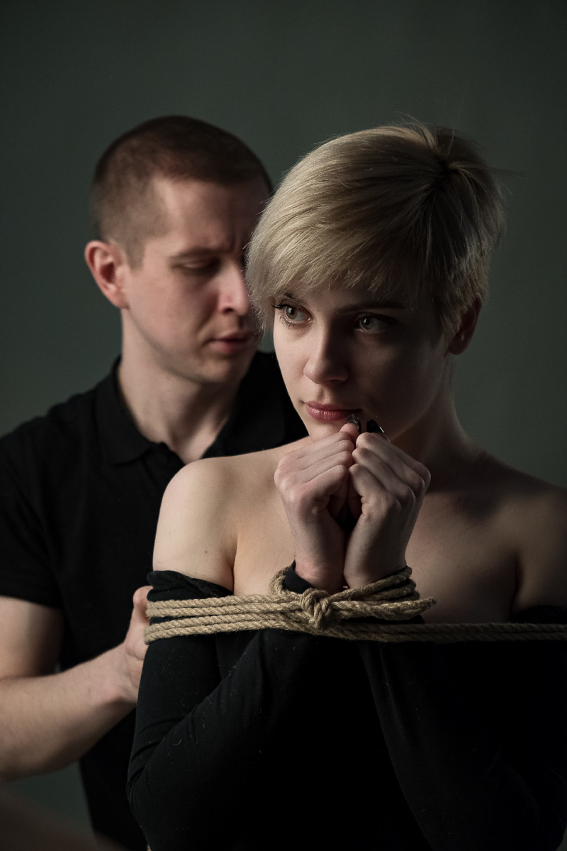 Михаил Бобров предупреждает: неправильное связывание может принести вред вашему здоровью, а правильное станет источником незабываемых ощущений. Рассказываем о технике сибари