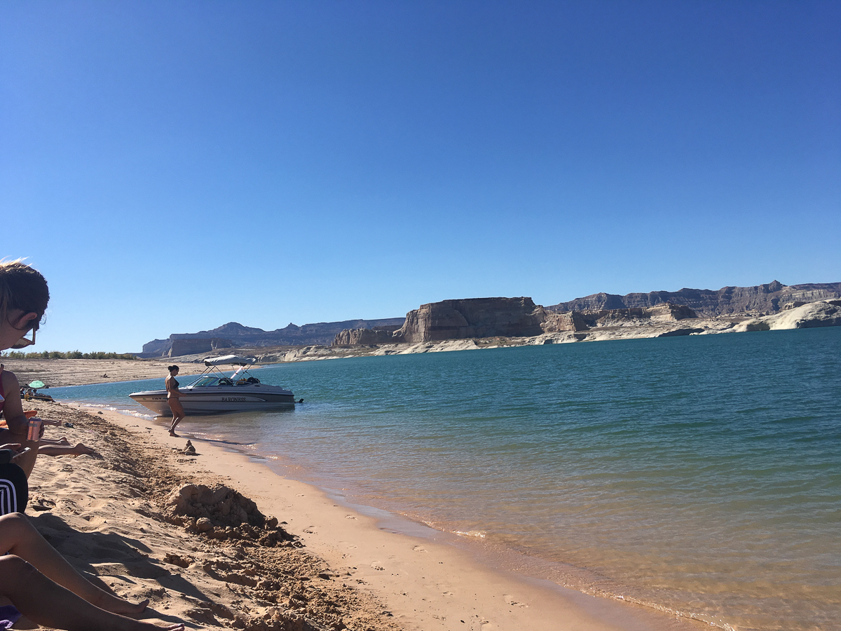 Роман Левандовский с 2015 года живет и учится за границей. Побывал на Северном Кипре, в Канаде, США и Колумбии. Мы попросили его сравнить зарубежные города с родным Владимиром