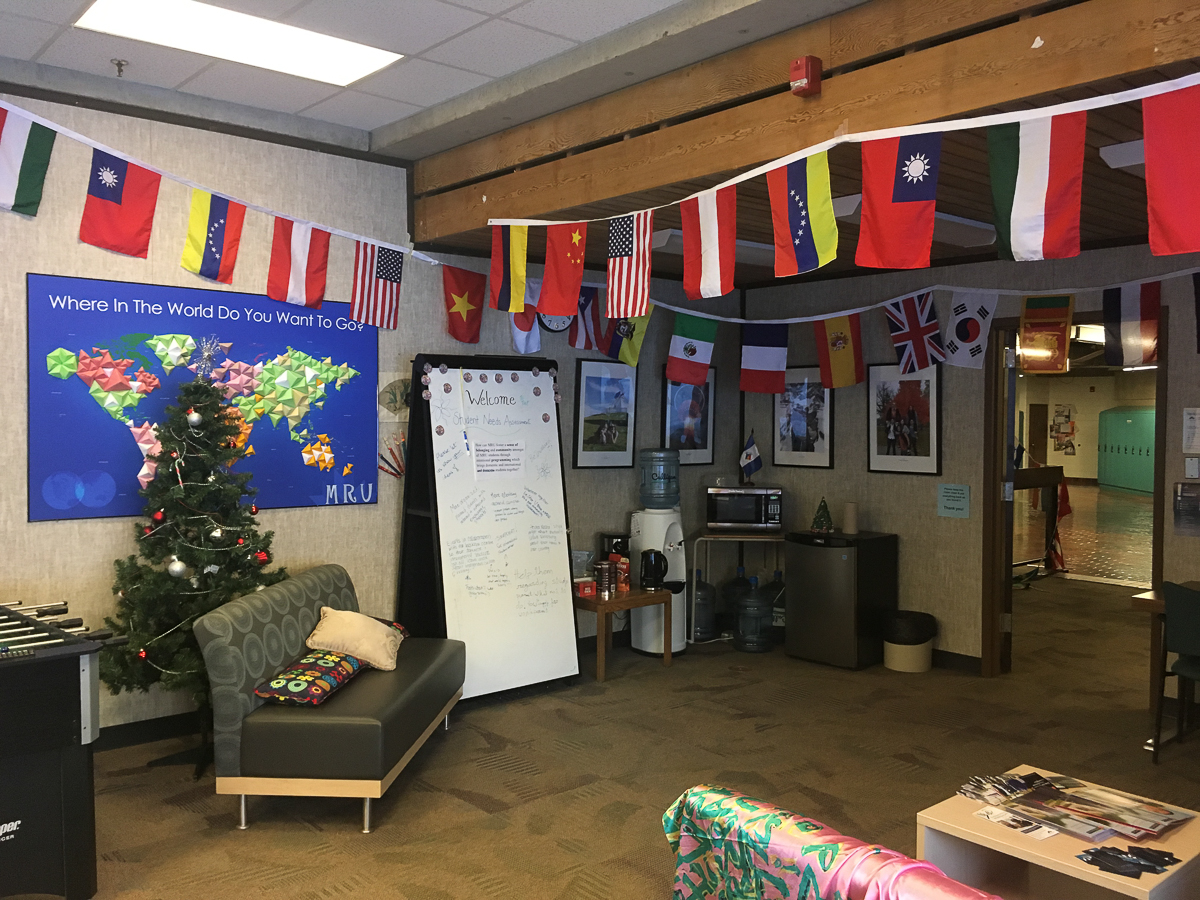 Роман Левандовский с 2015 года живет и учится за границей. Побывал на Северном Кипре, в Канаде, США и Колумбии. Мы попросили его сравнить зарубежные города с родным Владимиром