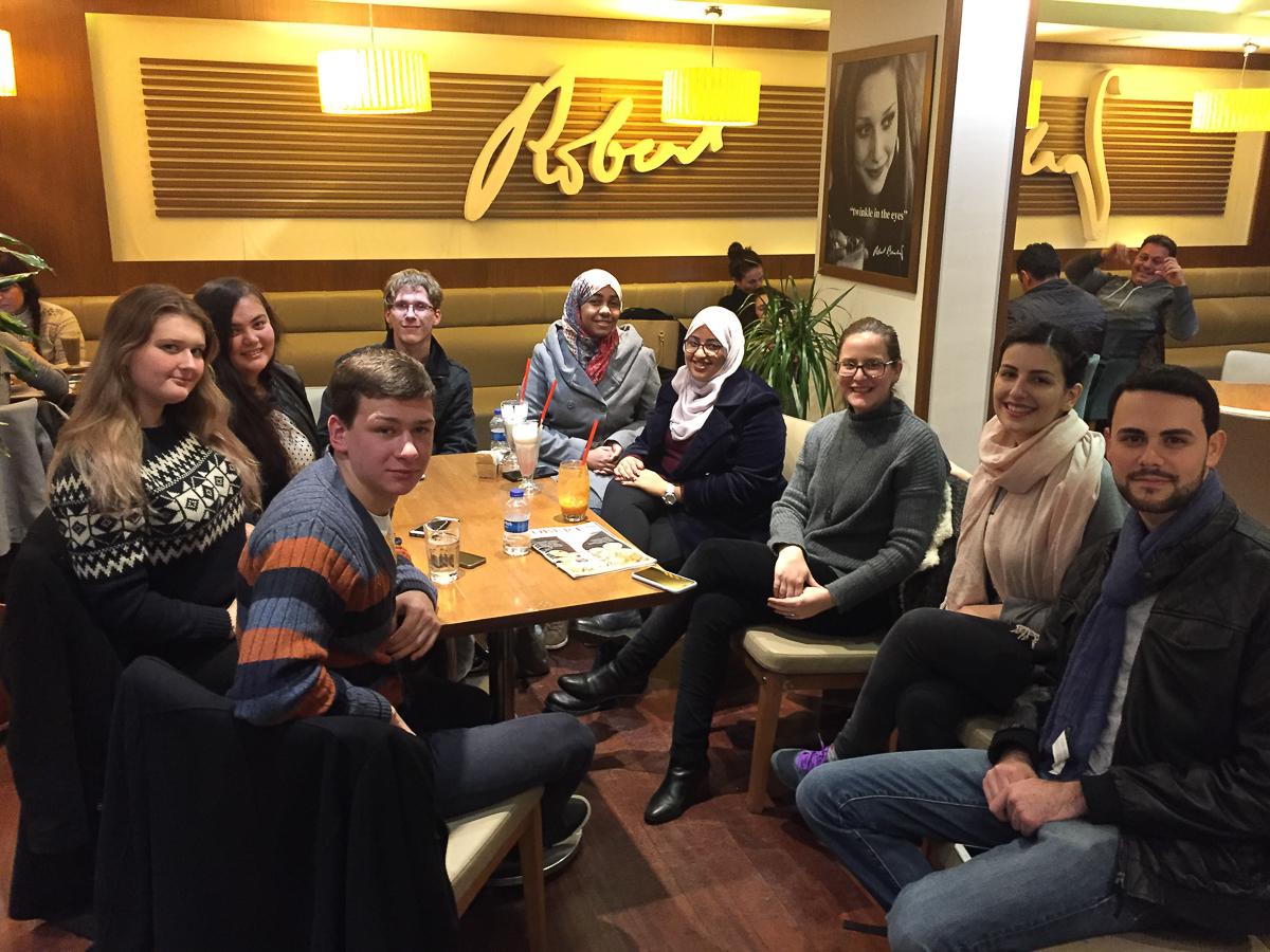 Роман Левандовский с 2015 года живет и учится за границей. Побывал на Северном Кипре, в Канаде, США и Колумбии. Мы попросили его сравнить зарубежные города с родным Владимиром