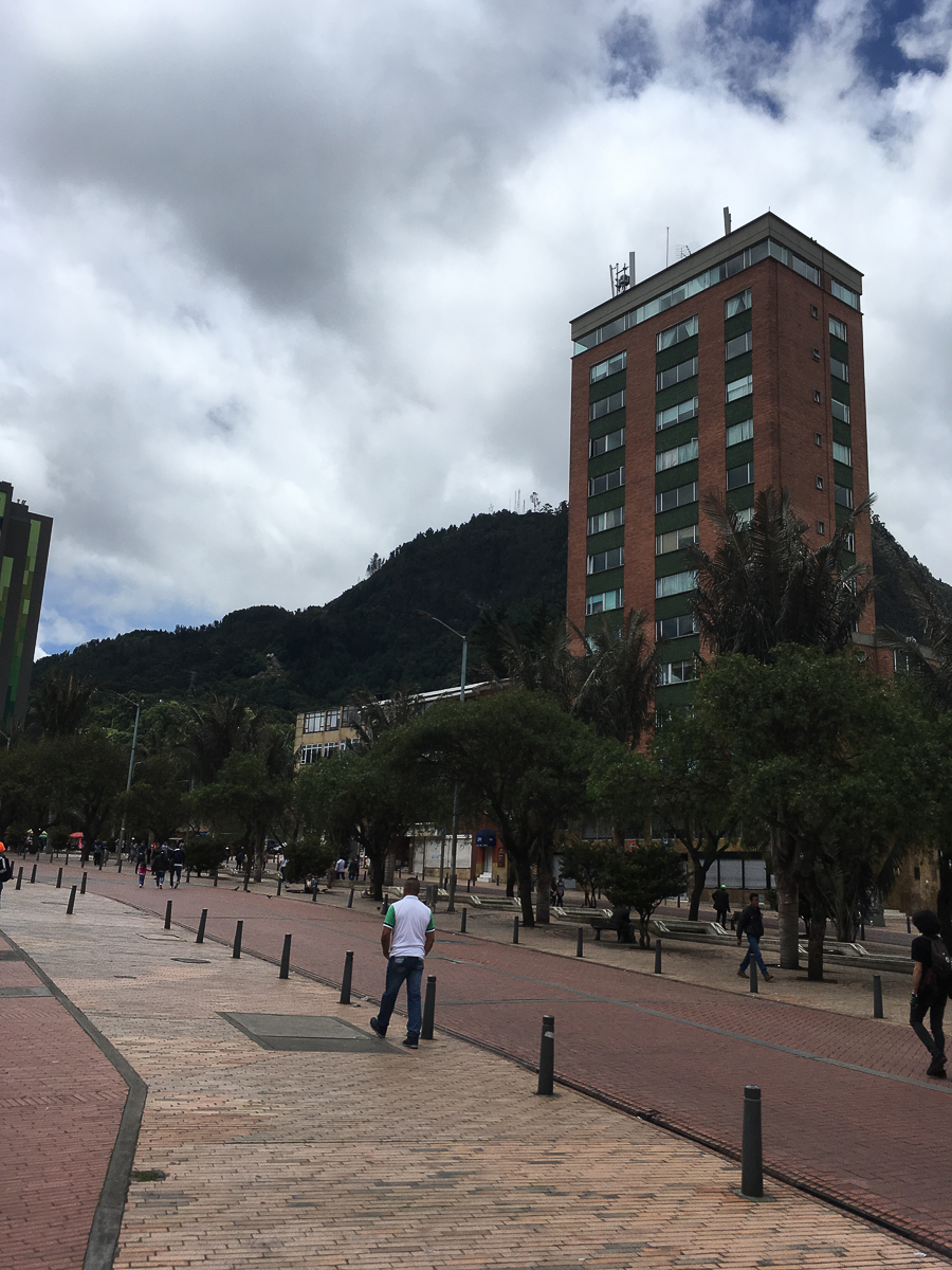 Роман Левандовский с 2015 года живет и учится за границей. Побывал на Северном Кипре, в Канаде, США и Колумбии. Мы попросили его сравнить зарубежные города с родным Владимиром