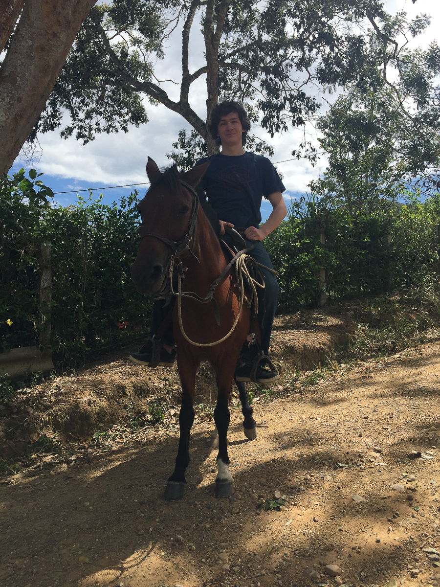 Роман Левандовский с 2015 года живет и учится за границей. Побывал на Северном Кипре, в Канаде, США и Колумбии. Мы попросили его сравнить зарубежные города с родным Владимиром