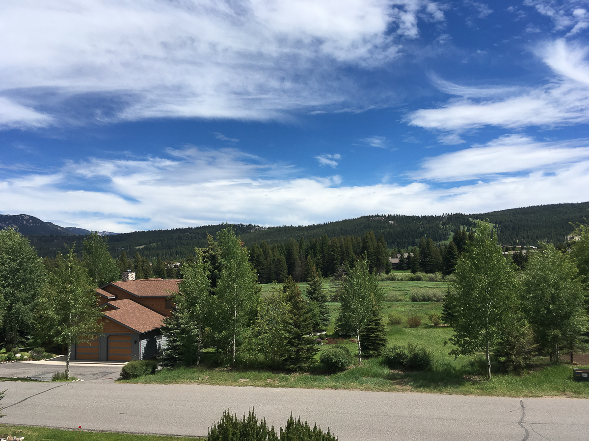 Роман Левандовский с 2015 года живет и учится за границей. Побывал на Северном Кипре, в Канаде, США и Колумбии. Мы попросили его сравнить зарубежные города с родным Владимиром